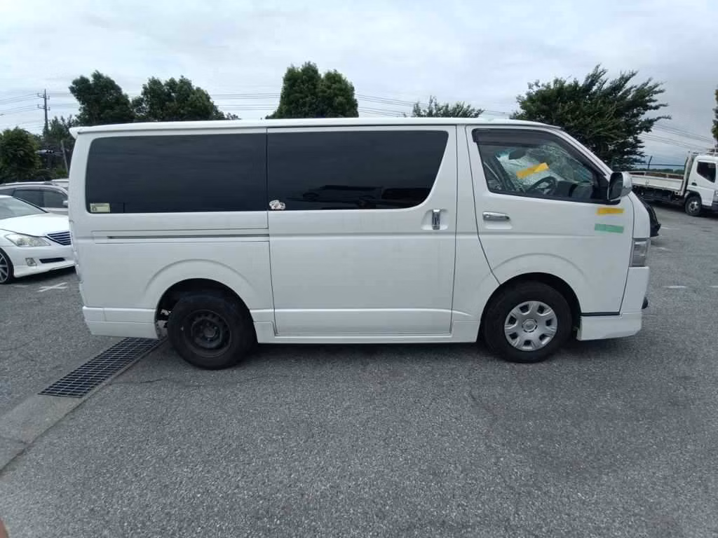 TOYOTA REGIUS ACE