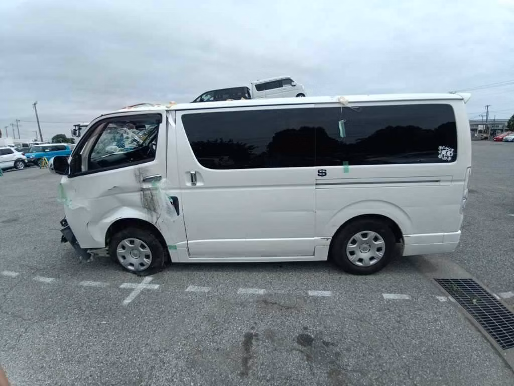 TOYOTA REGIUS ACE