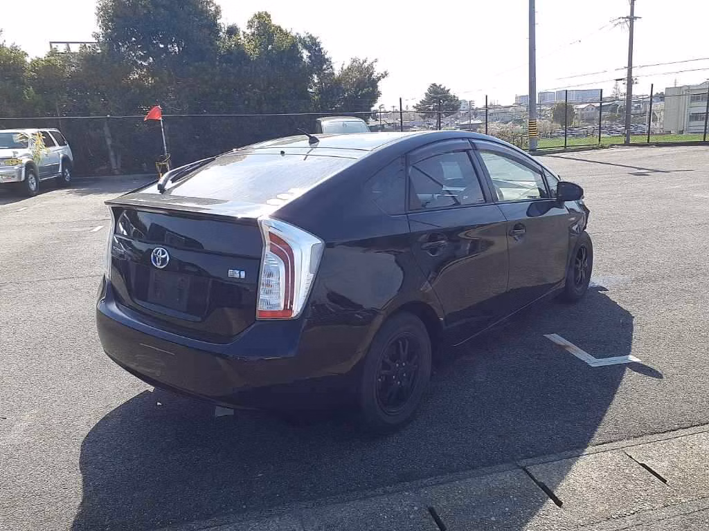 TOYOTA PRIUS