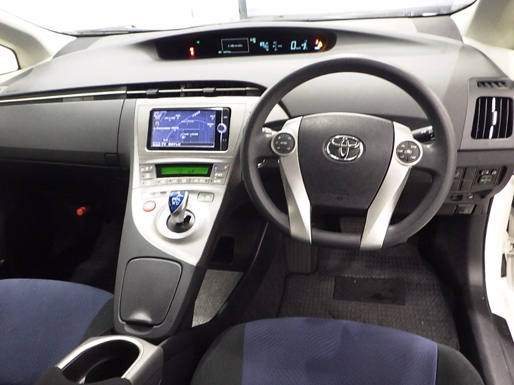 TOYOTA PRIUS