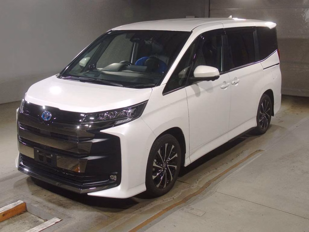 TOYOTA NOAH