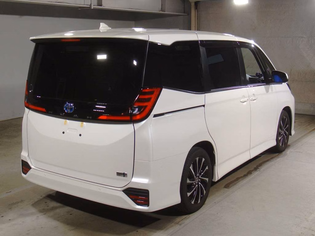 TOYOTA NOAH