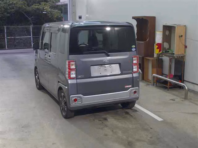 DAIHATSU WAKE