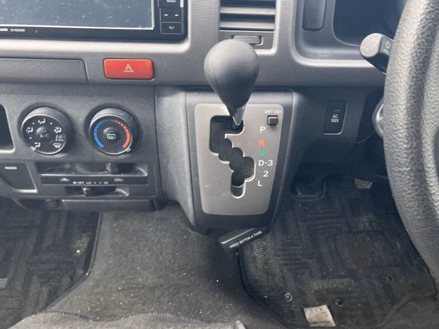 TOYOTA REGIUS ACE
