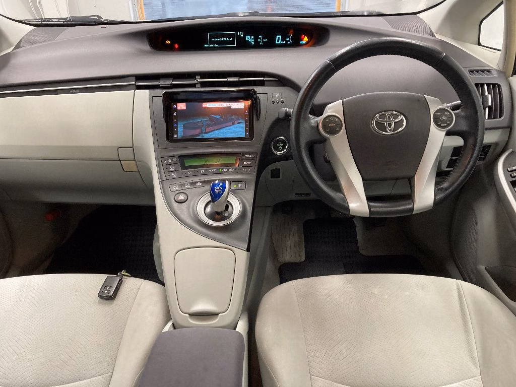 TOYOTA PRIUS