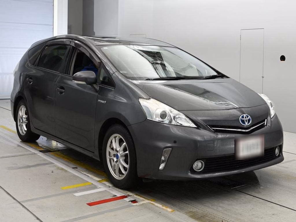 TOYOTA PRIUS ALPHA