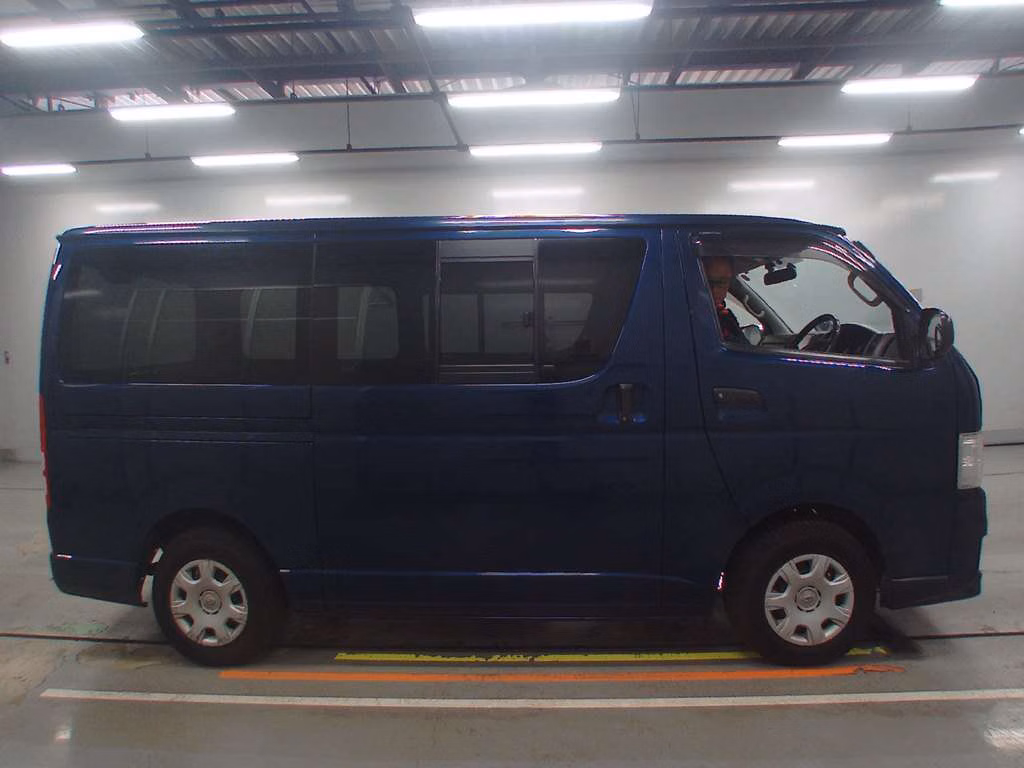 TOYOTA REGIUS ACE