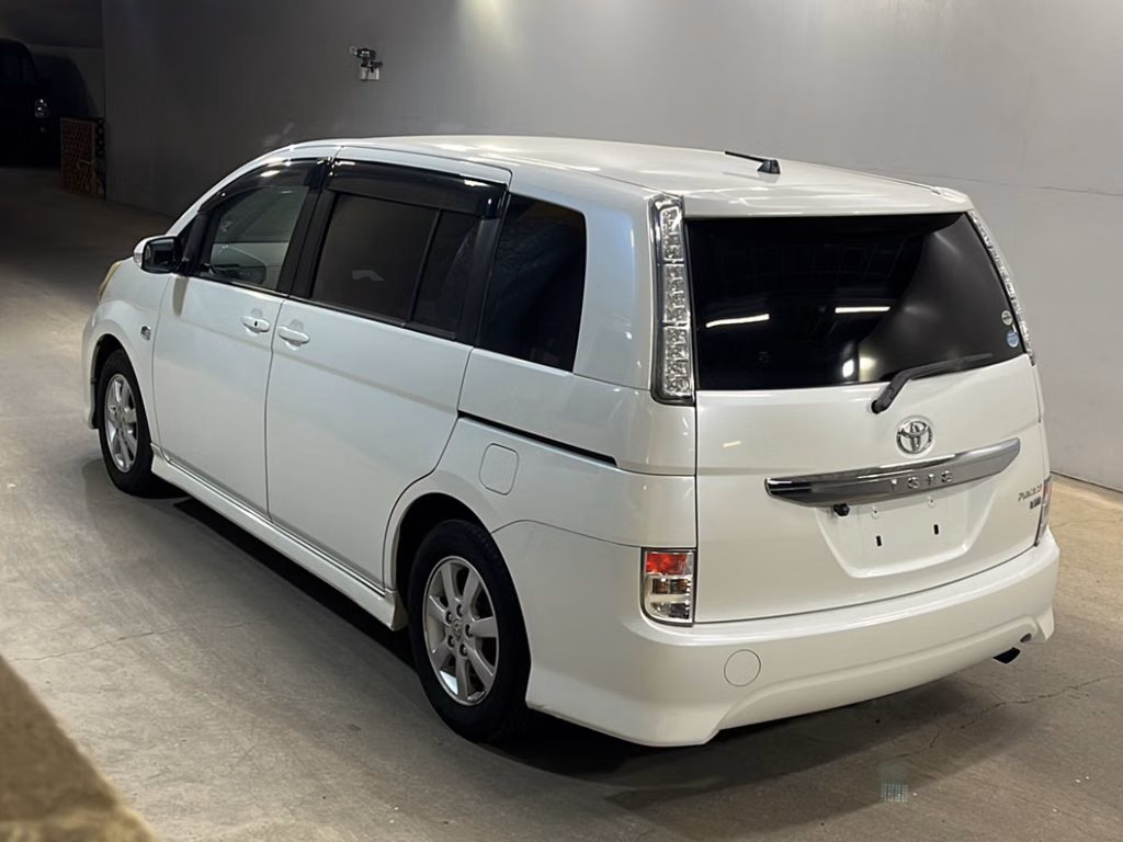 TOYOTA ISIS