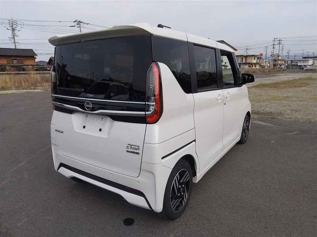 NISSAN ROOX