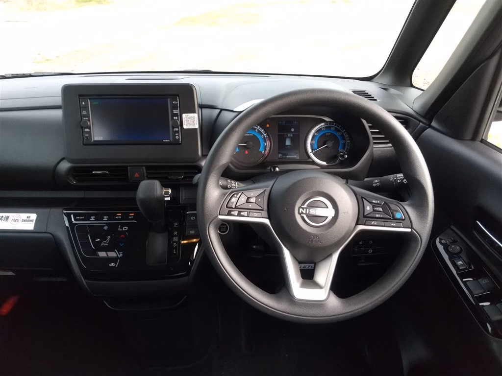 NISSAN ROOX