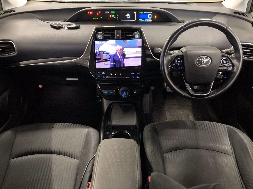 TOYOTA PRIUS