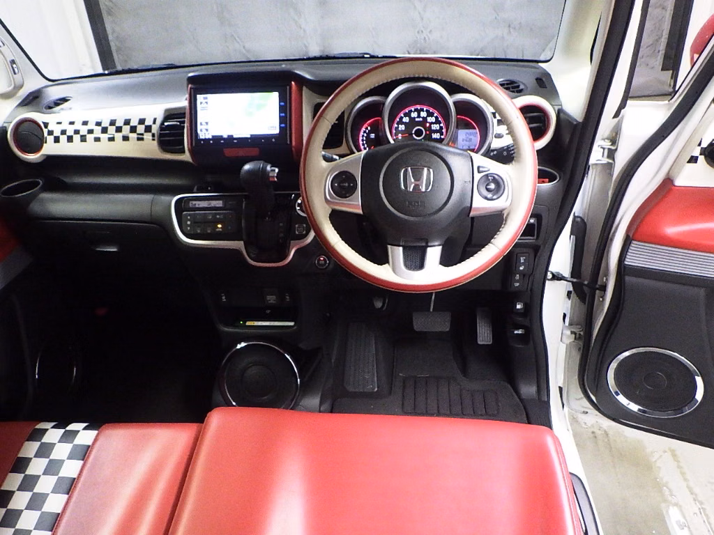 HONDA N-BOX SLASH