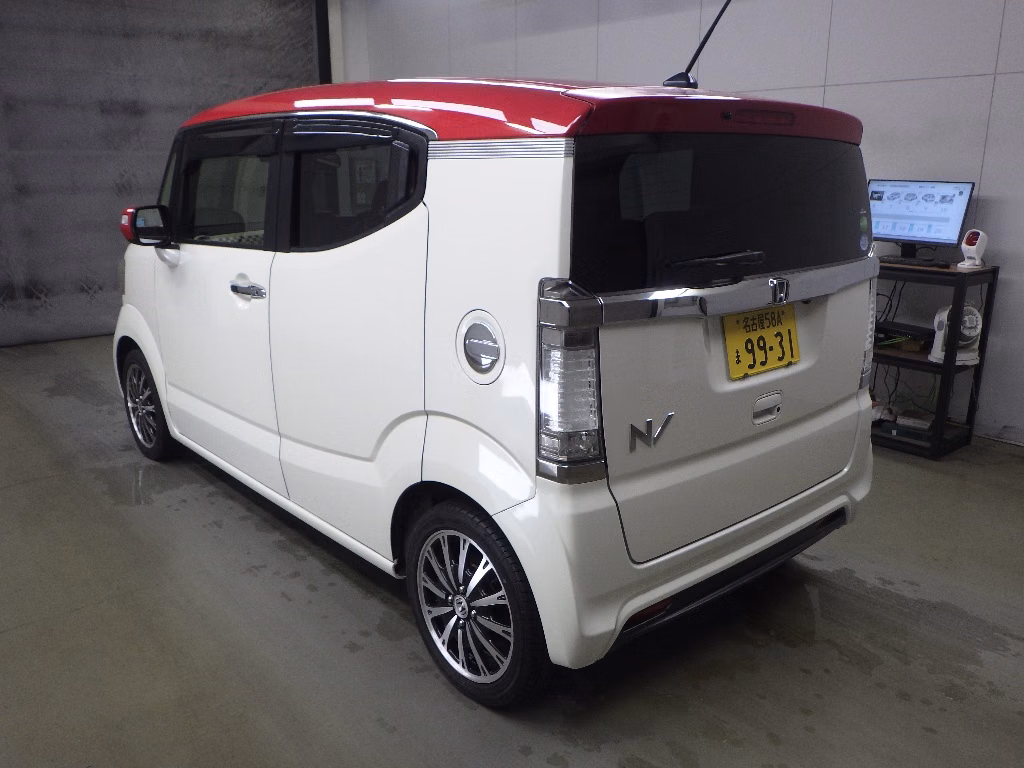 HONDA N-BOX SLASH