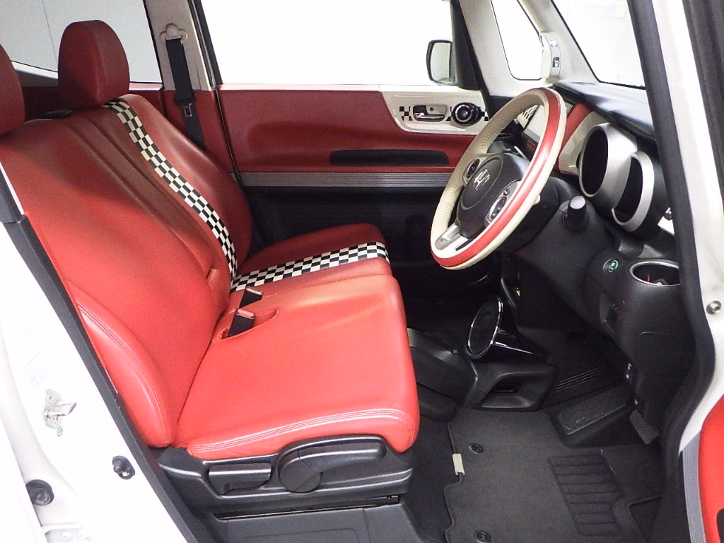HONDA N-BOX SLASH
