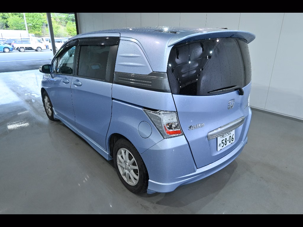 HONDA FREED SPIKE
