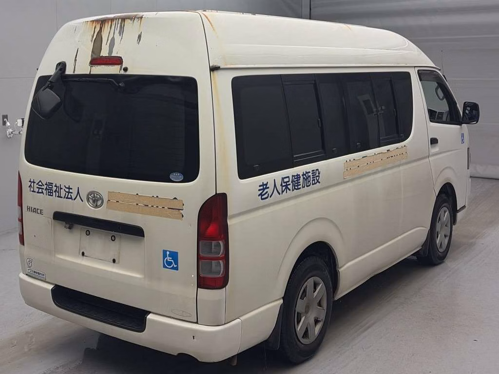 TOYOTA REGIUS ACE