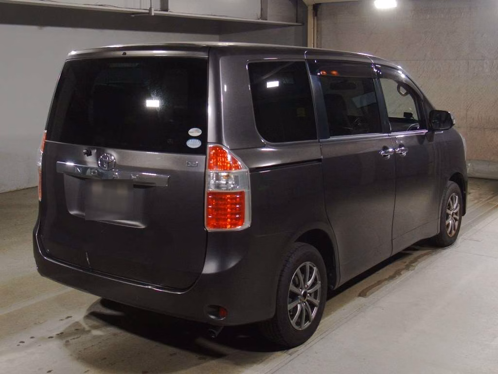 TOYOTA NOAH