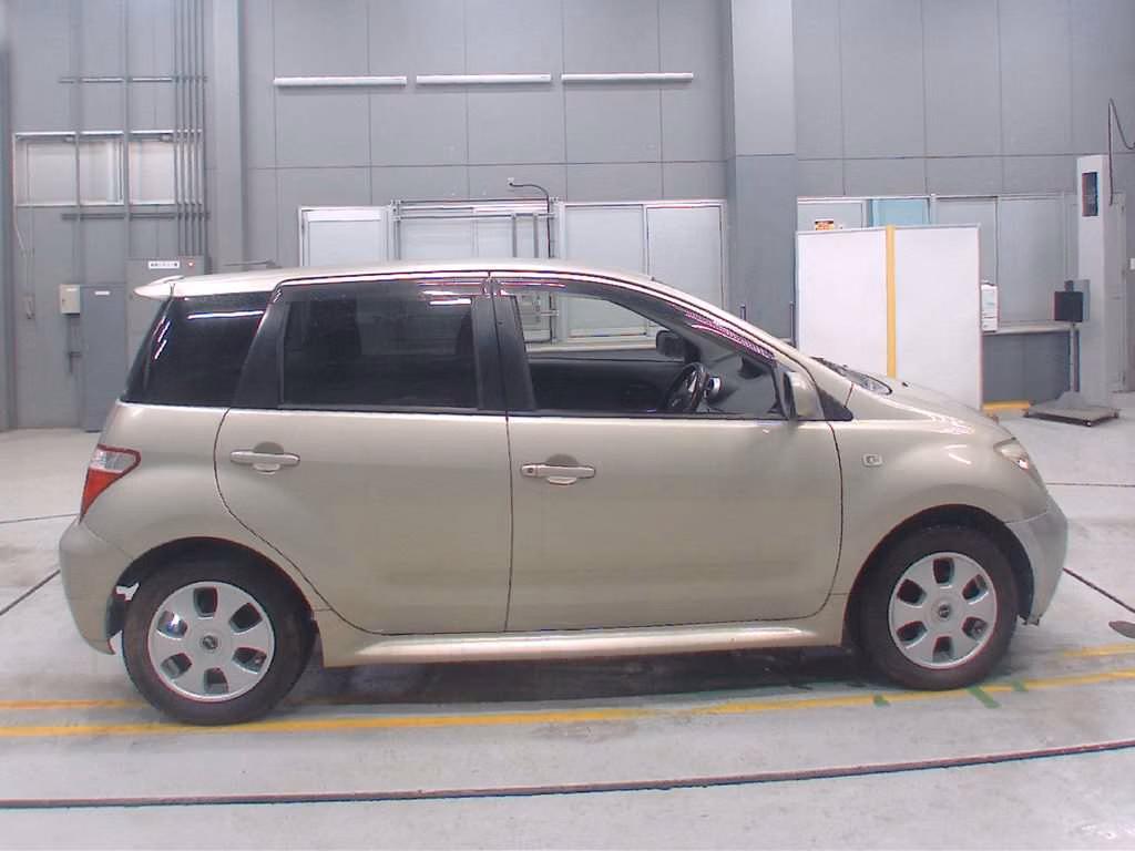 TOYOTA IST