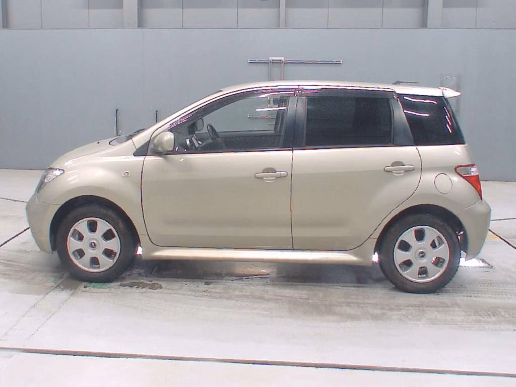 TOYOTA IST