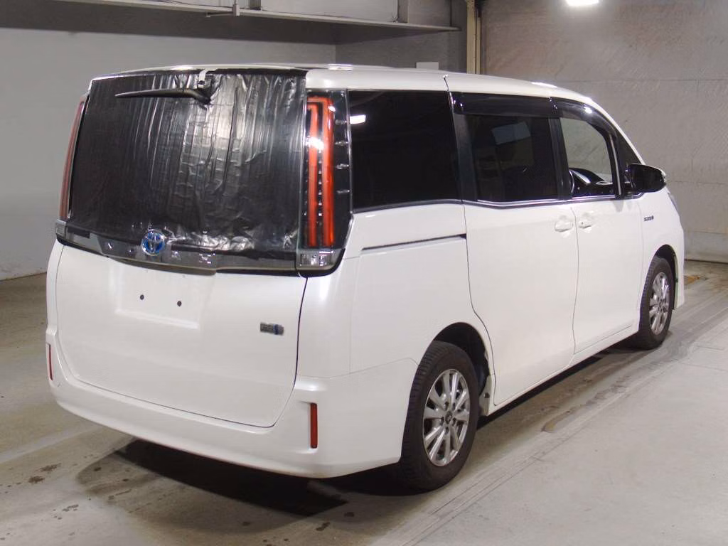 TOYOTA NOAH