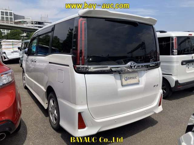 TOYOTA NOAH