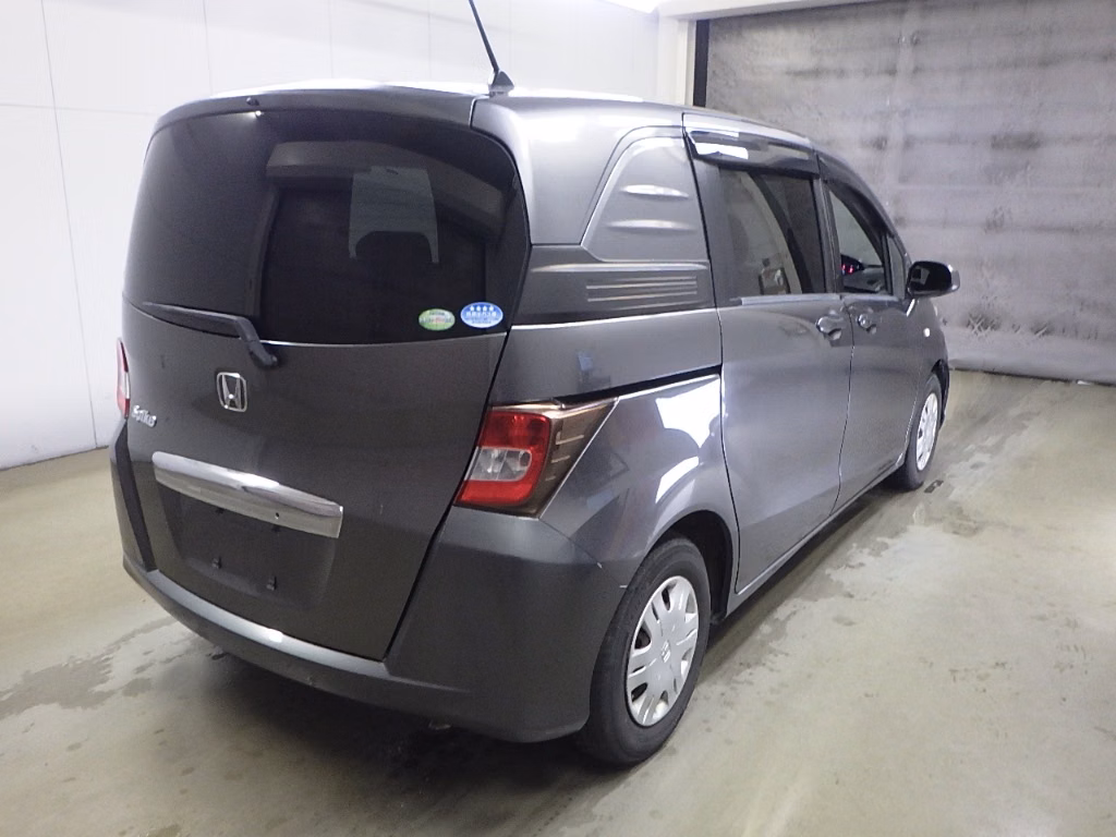 HONDA FREED SPIKE