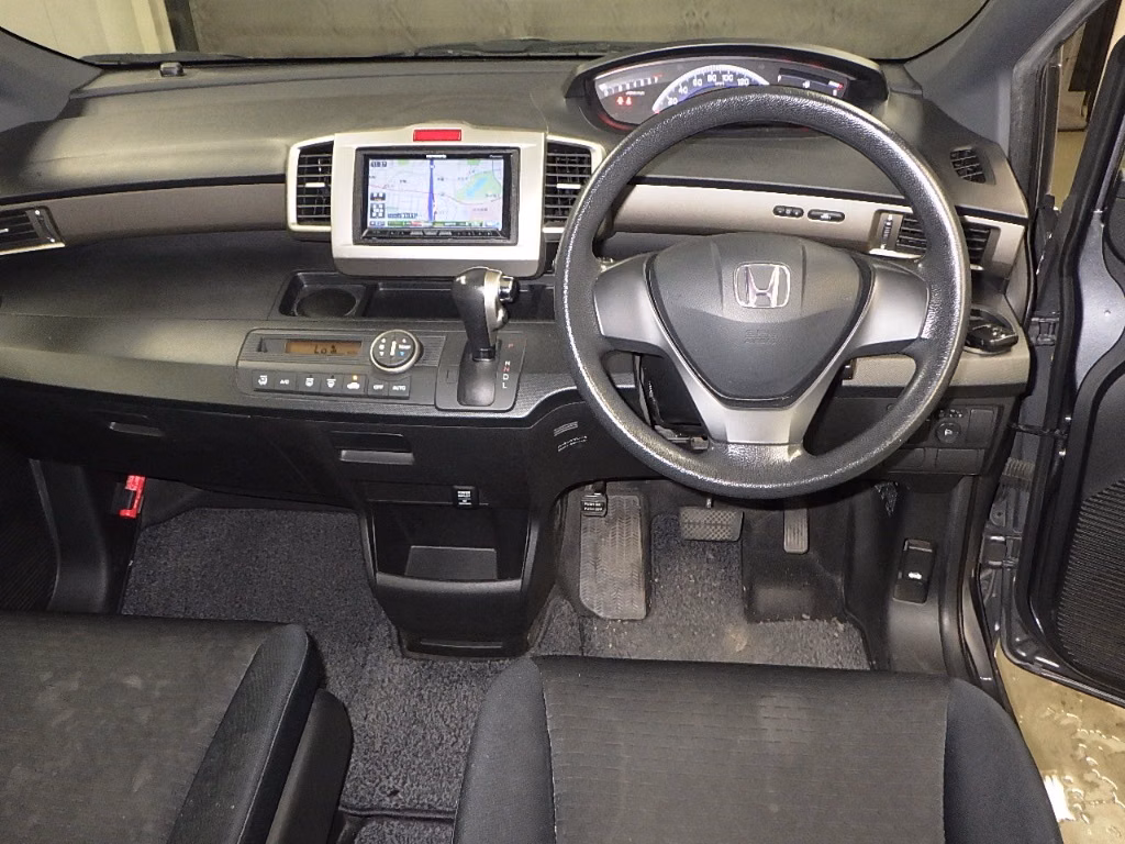 HONDA FREED SPIKE