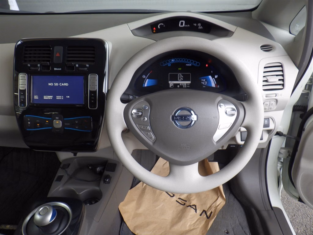 NISSAN LEAF