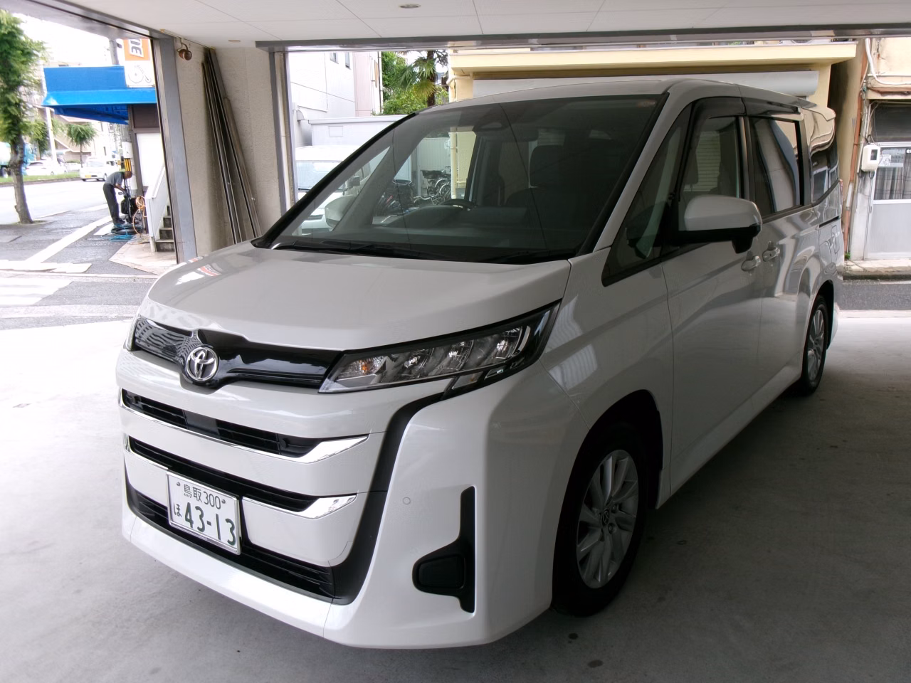TOYOTA NOAH