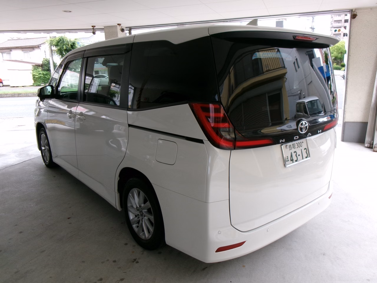 TOYOTA NOAH
