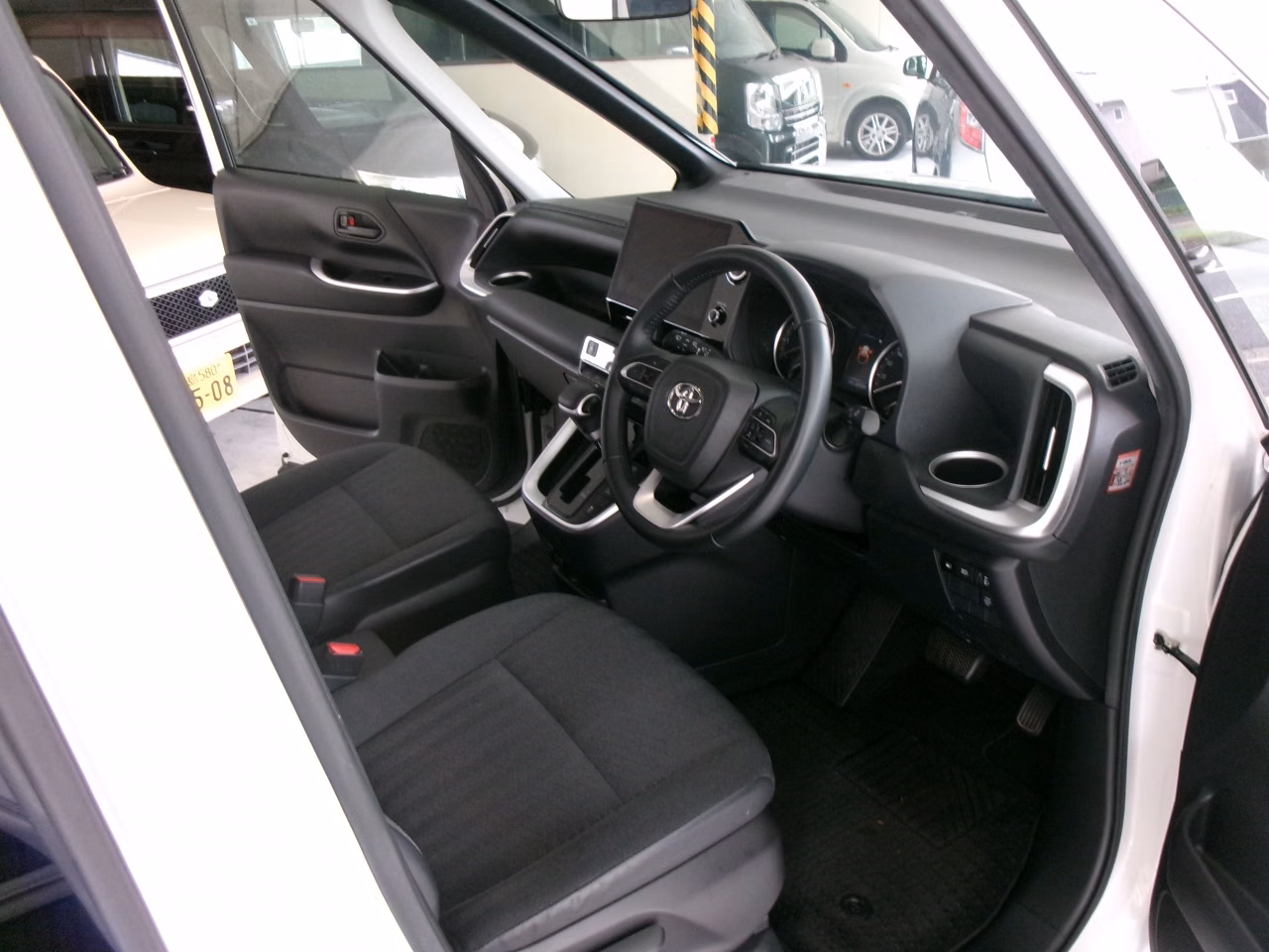 TOYOTA NOAH