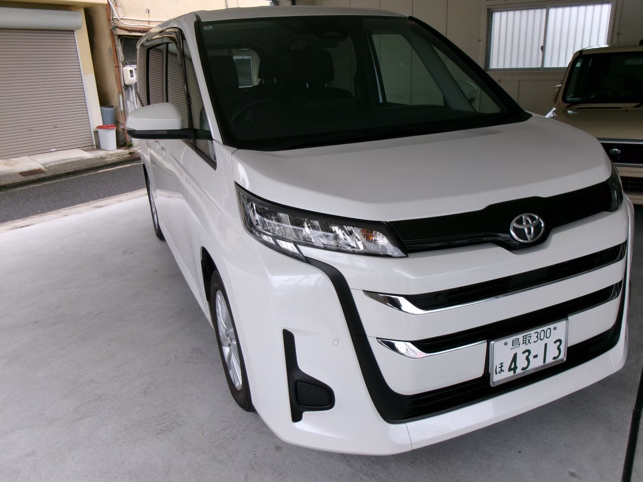 TOYOTA NOAH