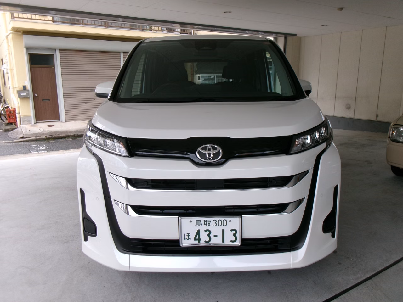 TOYOTA NOAH