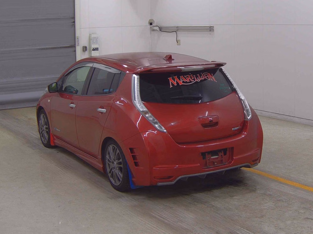 NISSAN LEAF