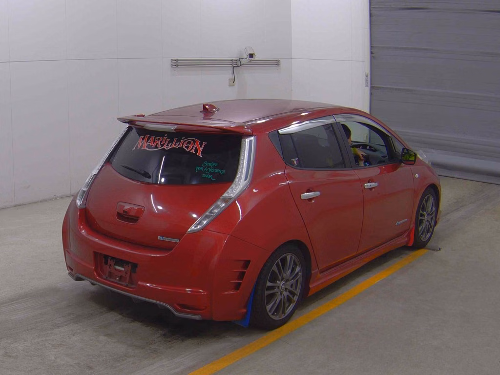 NISSAN LEAF
