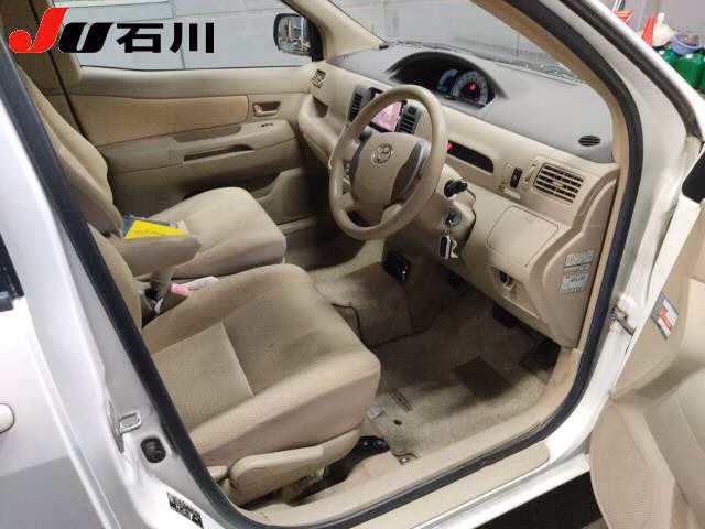 TOYOTA RAUM
