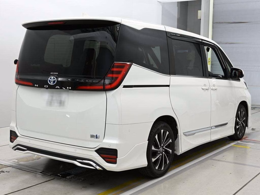 TOYOTA NOAH