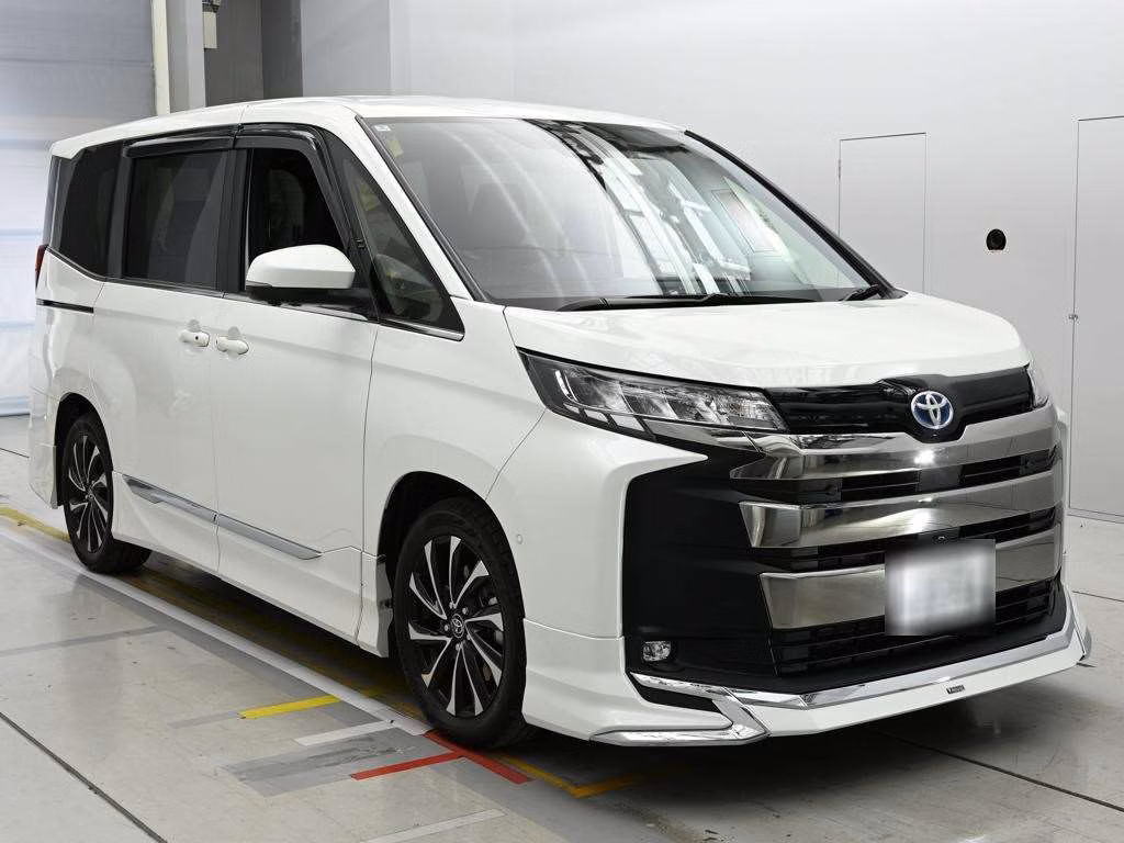 TOYOTA NOAH