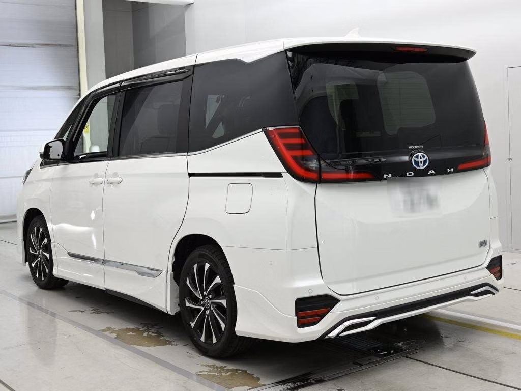 TOYOTA NOAH