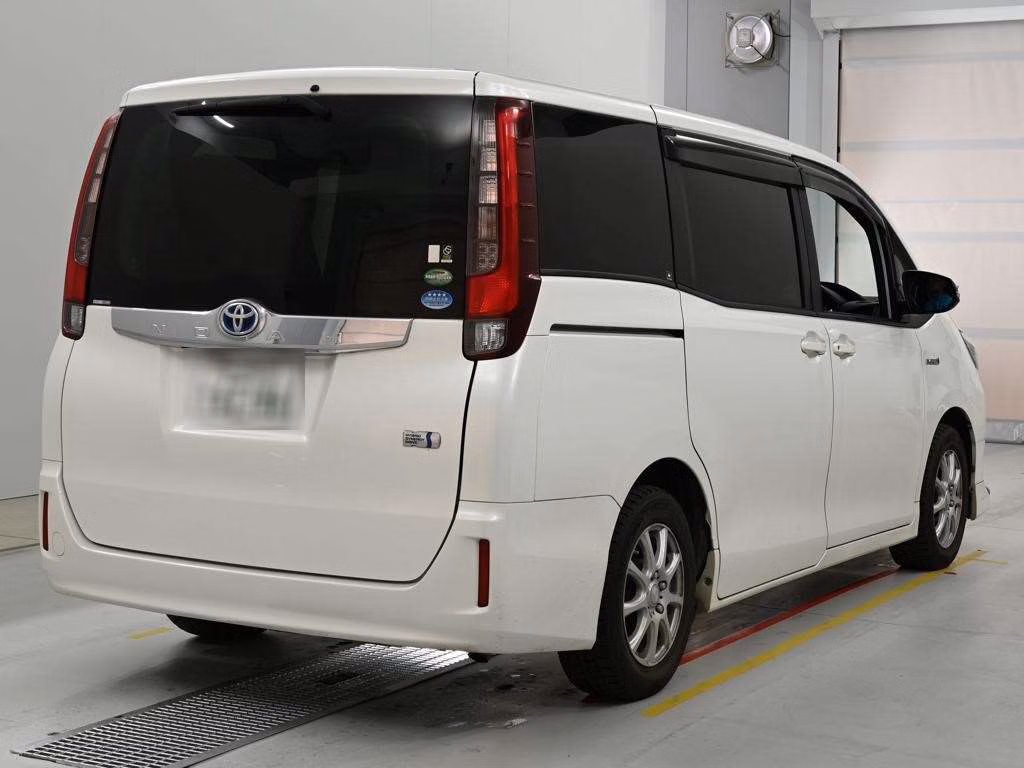 TOYOTA NOAH