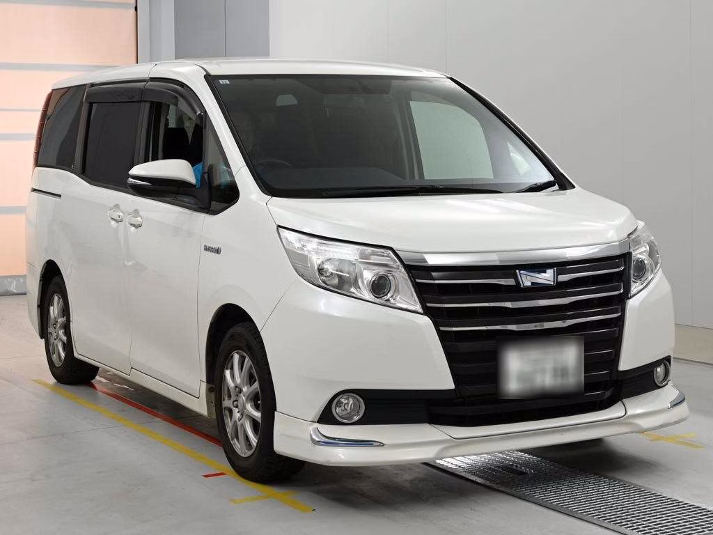 TOYOTA NOAH