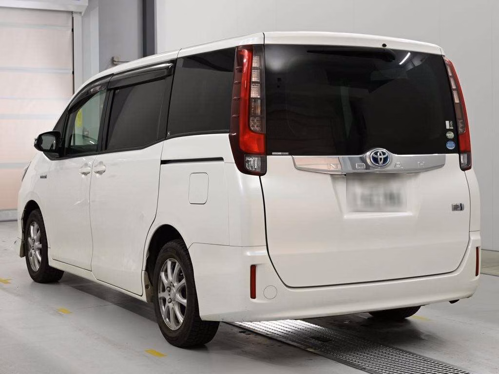 TOYOTA NOAH