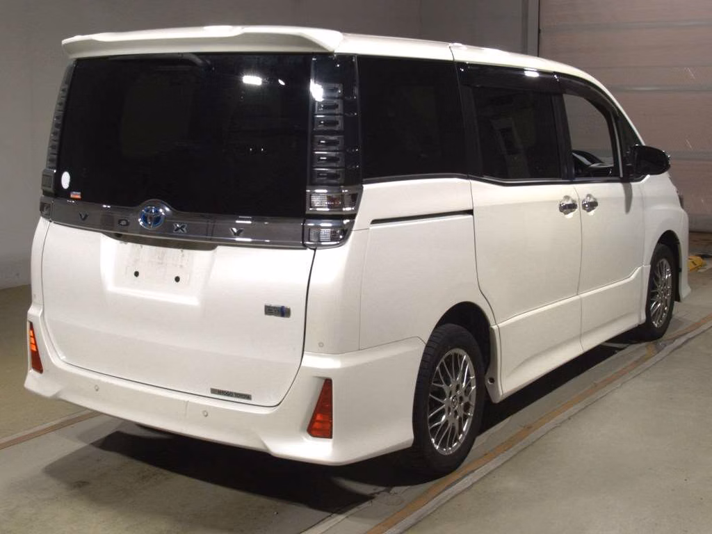TOYOTA VOXY