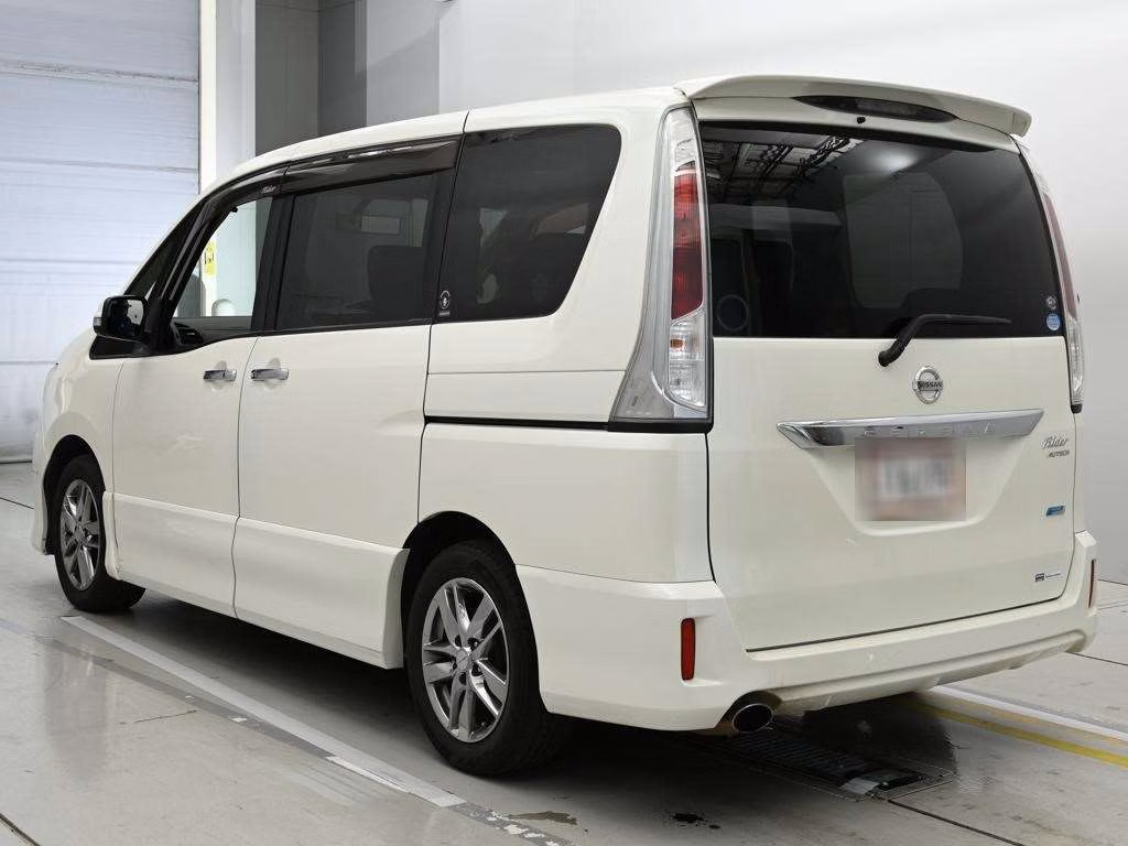 NISSAN SERENA