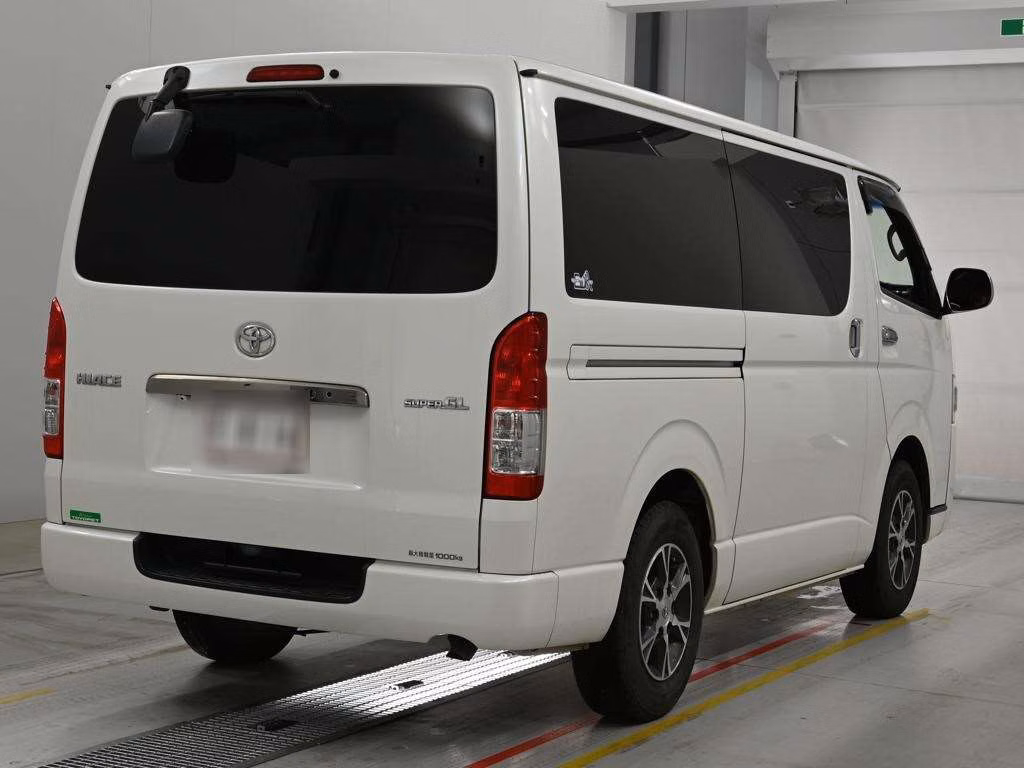 TOYOTA REGIUS ACE