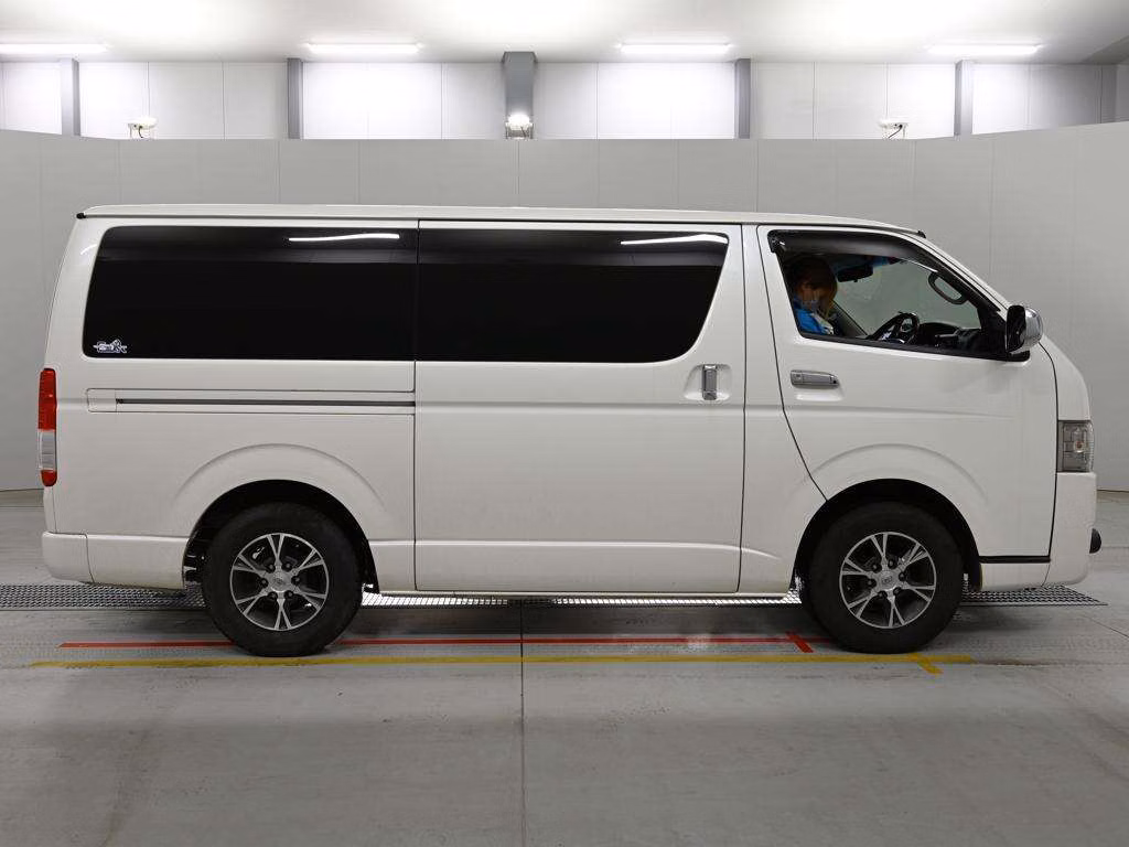 TOYOTA REGIUS ACE