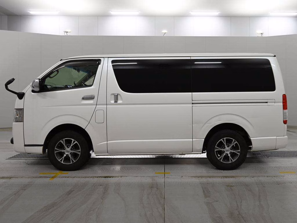 TOYOTA REGIUS ACE