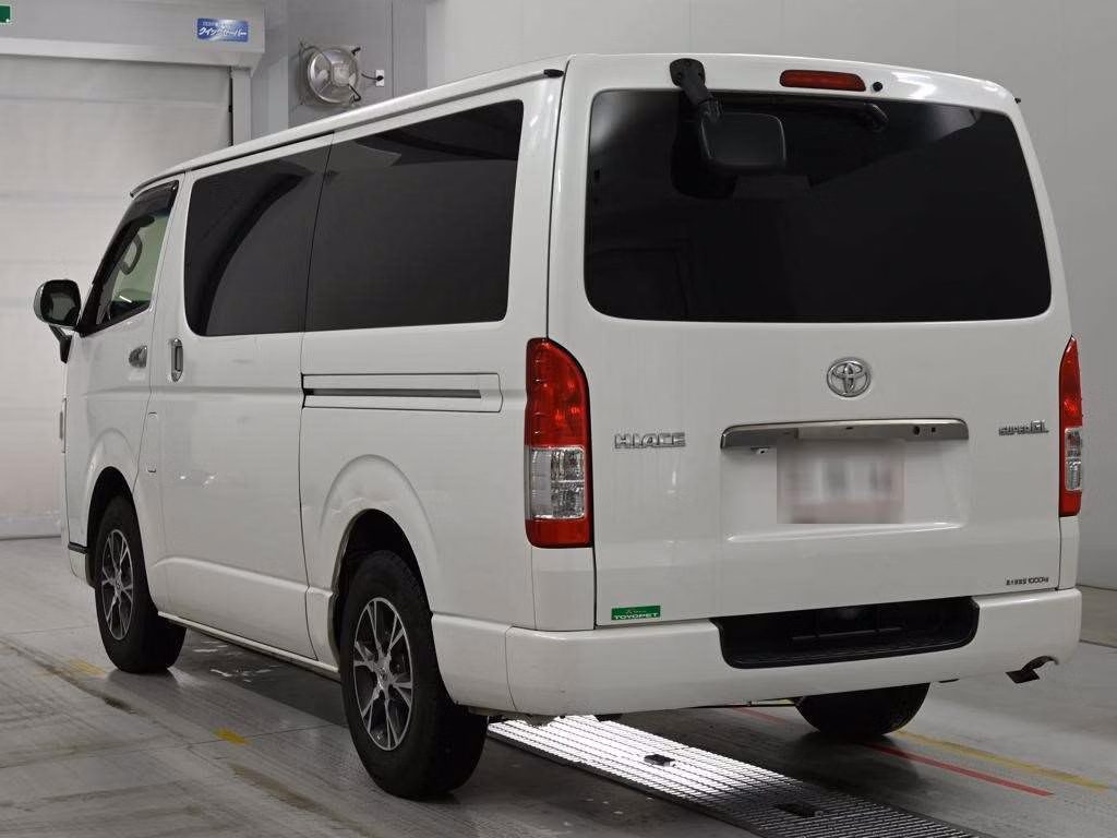 TOYOTA REGIUS ACE