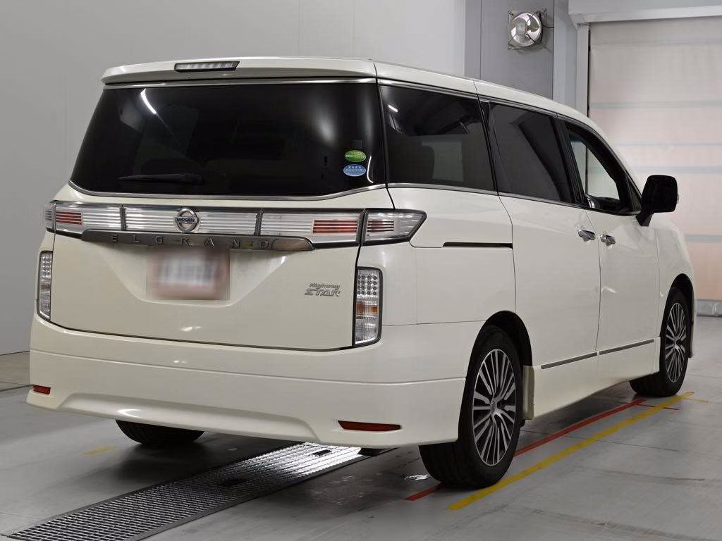 NISSAN ELGRAND