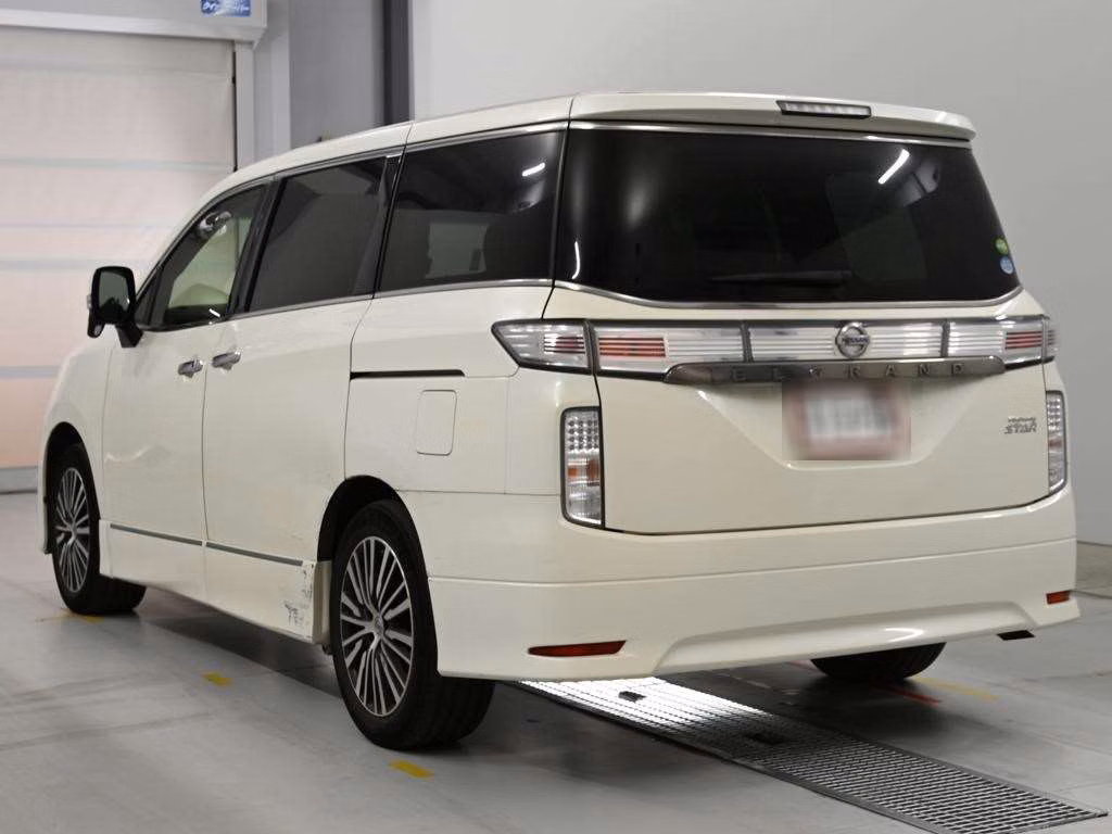 NISSAN ELGRAND